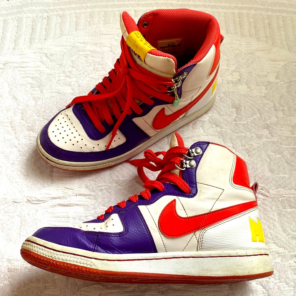 Swoosh Nike high tops! Size 7.5! Good condition!  Ready for your Hip Hop dancer!